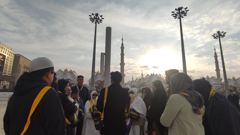 Canggih! Masjid Nabawi Sediakan Bimbingan via Cloud Gratis!