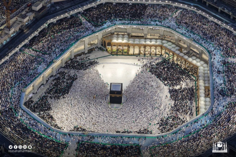 Syahdu! 52 Juta Jemaah Padati Dua Masjid Suci di Bulan Safar