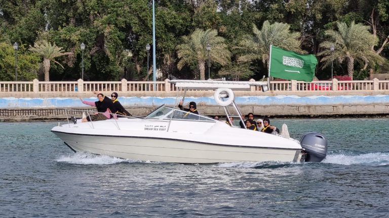 Umroh Plus Naik Speed Boat di Laut Merah, 1 Jam dari Makkah!
