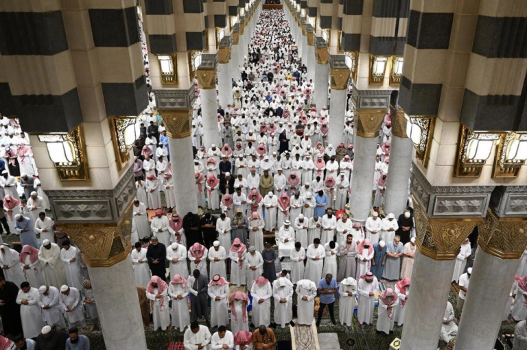 Aturan Baru! Tak Boleh Merekam Sholat di Masjid Saat Ramadhan
